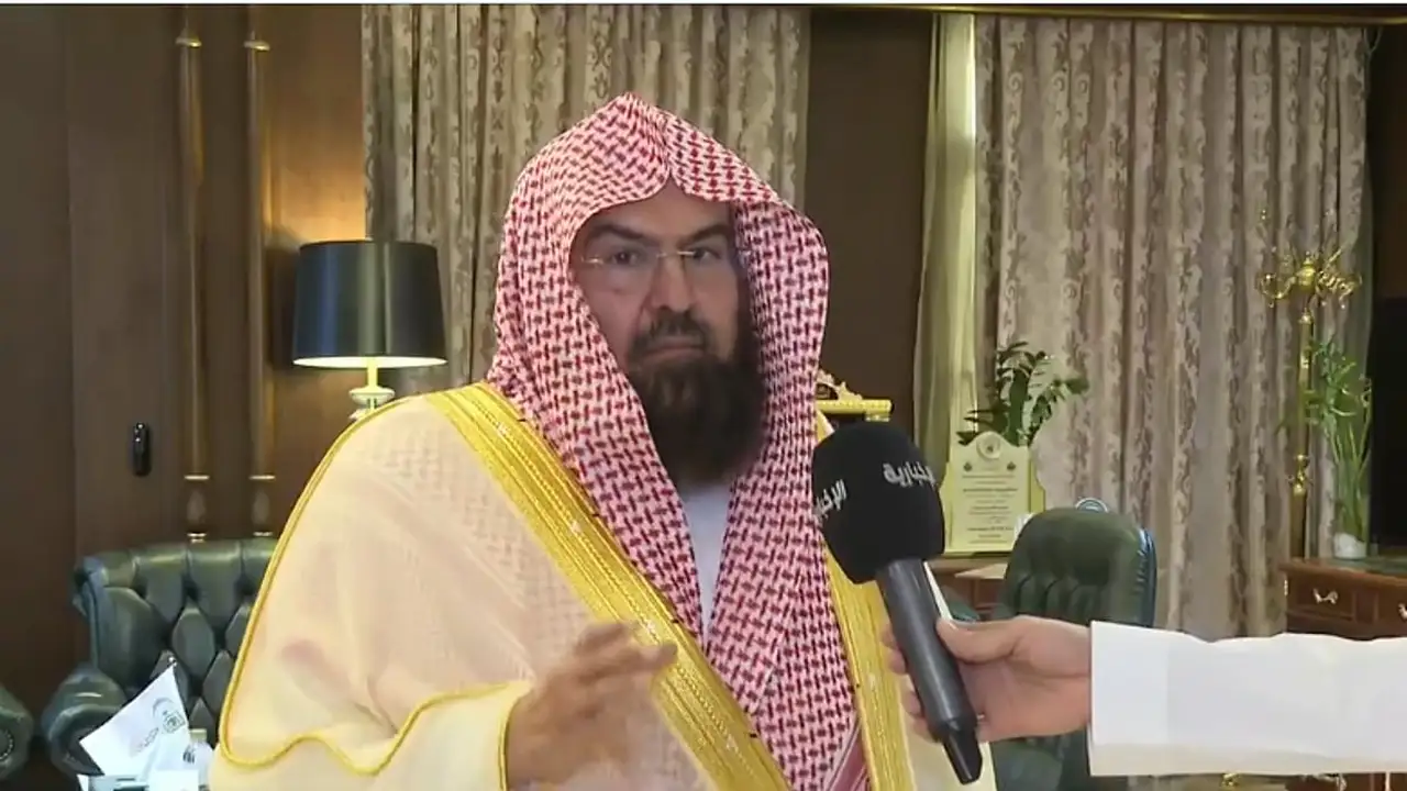 السديس يحذر من انشغال الجيل الجديد بالتواصل ويدعو لإبراز دور العلماء